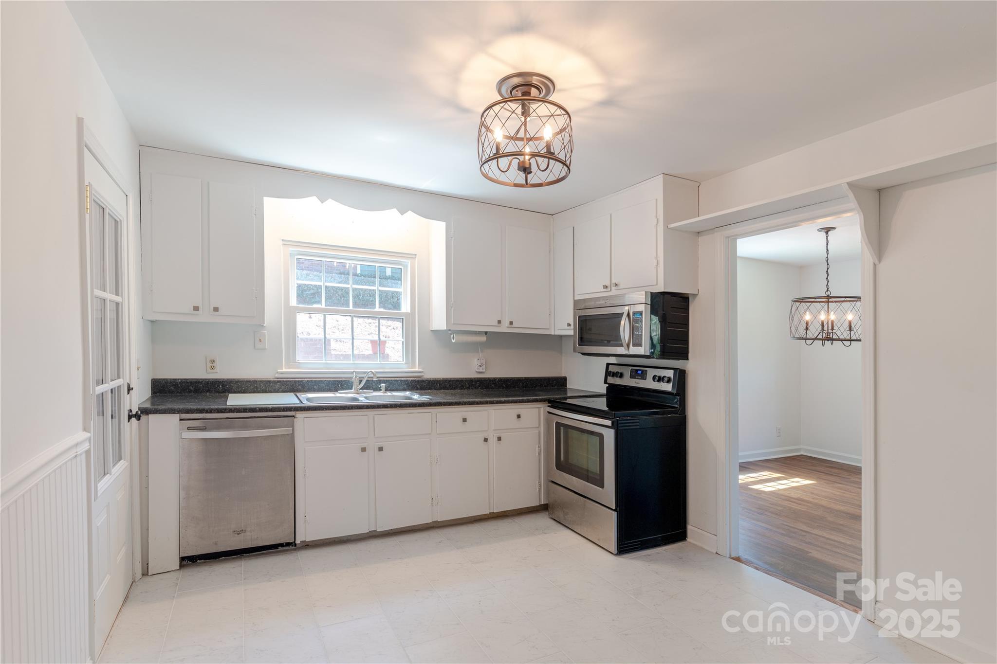 4925 Seacroft Road Charlotte, NC 28210 - Photo 12 of 28 Gallery Image 12