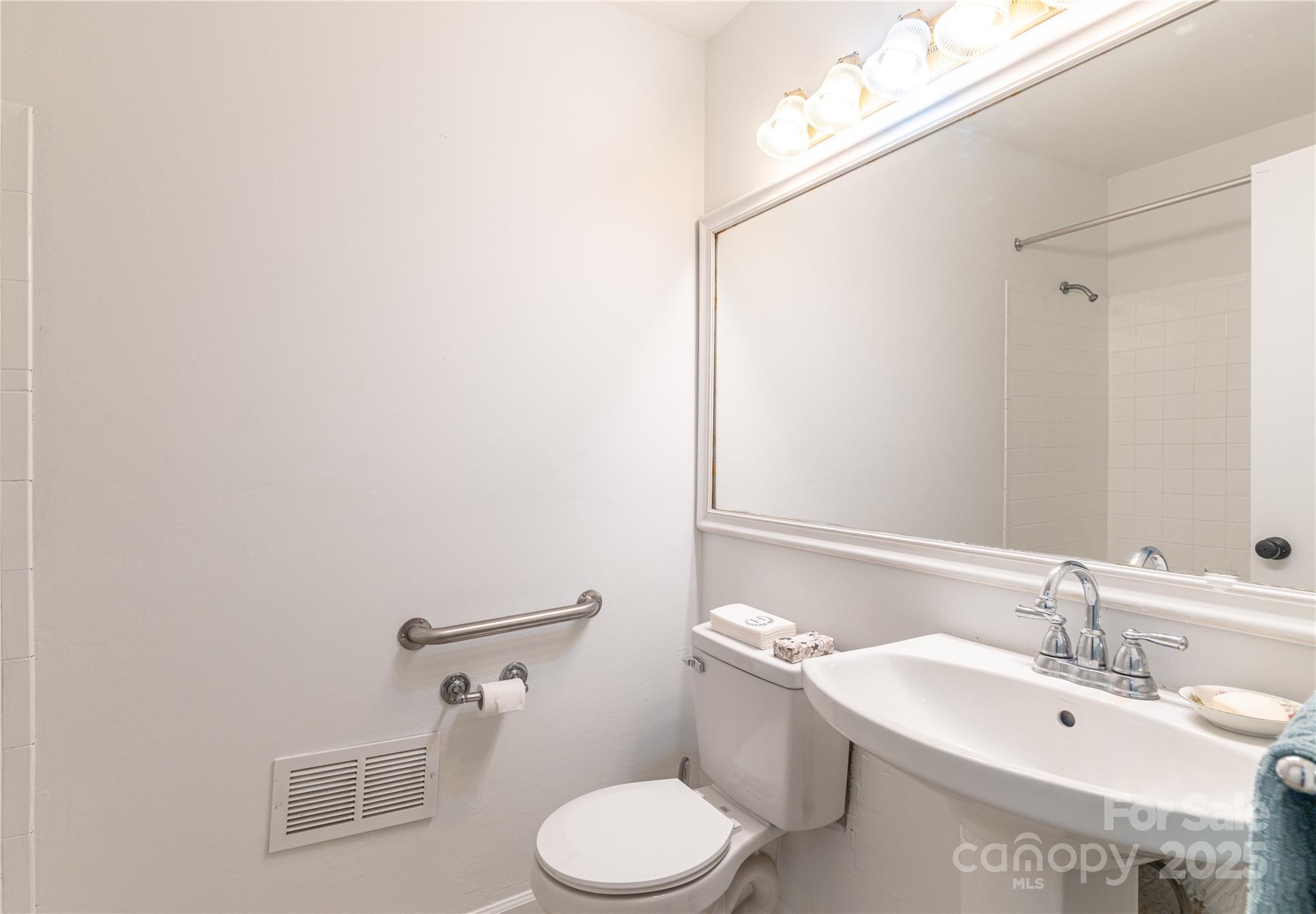 4925 Seacroft Road Charlotte, NC 28210 - Photo 15 of 28 Gallery Image 15