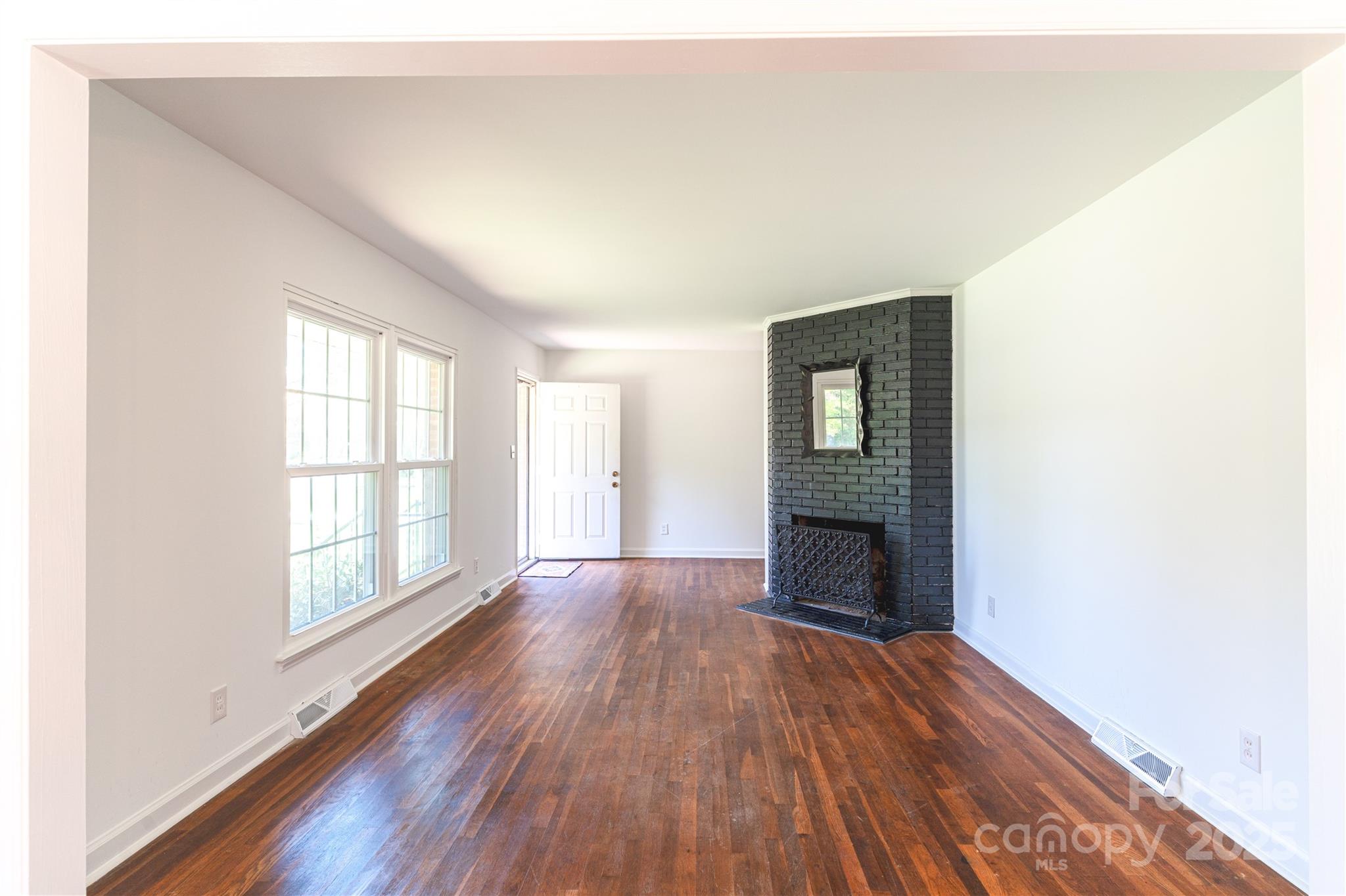 4925 Seacroft Road Charlotte, NC 28210 - Photo 7 of 28 Gallery Image 7