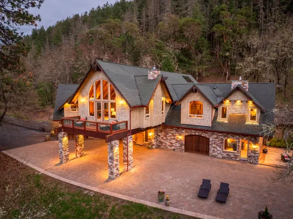 $2,490,000 | 3998 Little Applegate Road, Jacksonville, OR 97530