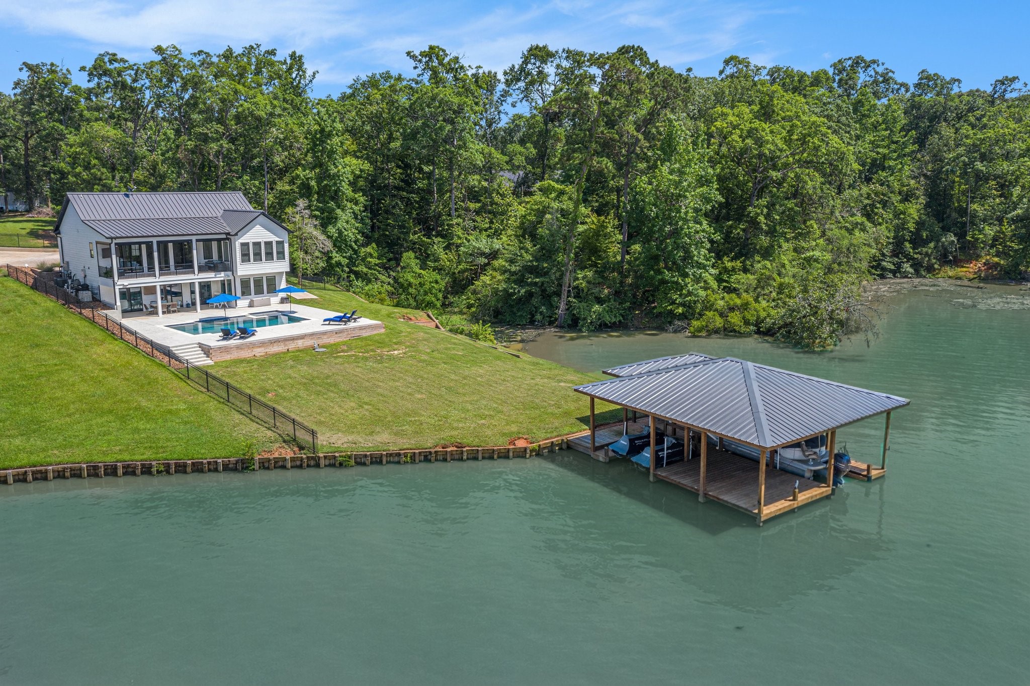Your own oasis with boat dock and private cove! Great fishing!!