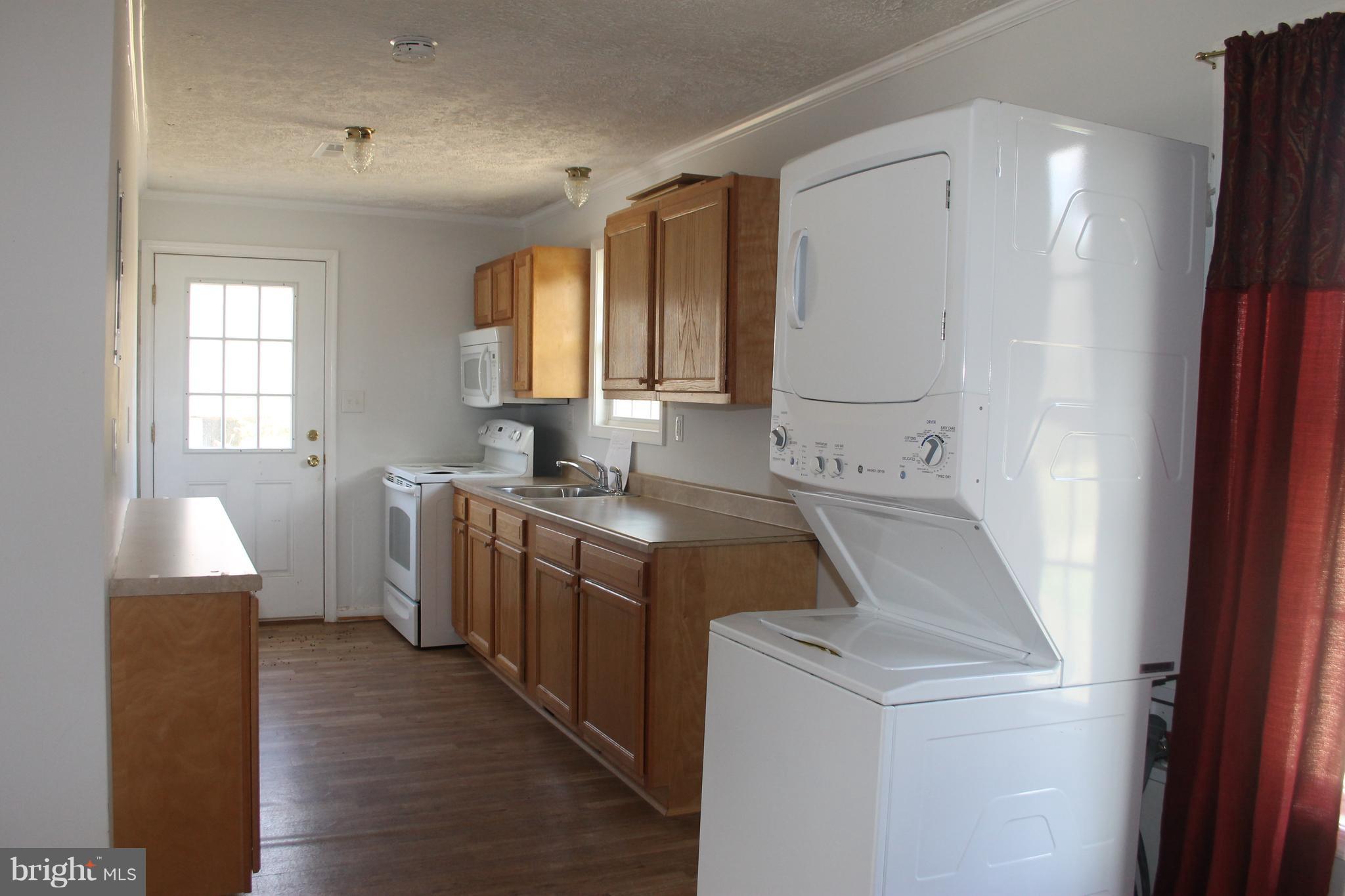 12009 Old Mill Road Midland, VA 22728 - Photo 17 of 27 Kitchenette