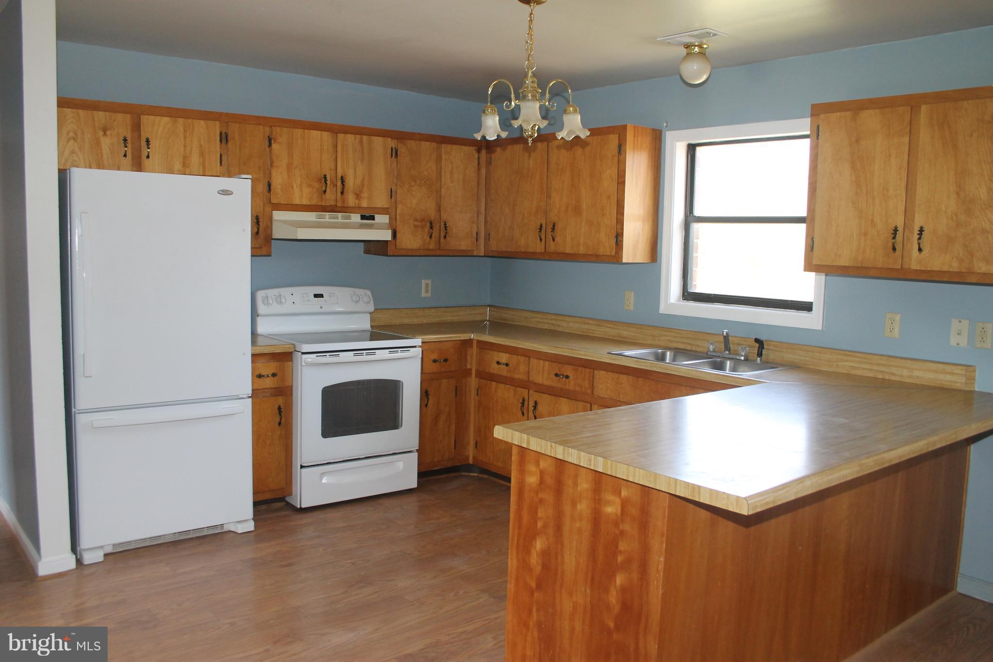 12009 Old Mill Road Midland, VA 22728 - Photo 7 of 27 Kitchen with breakfast bar