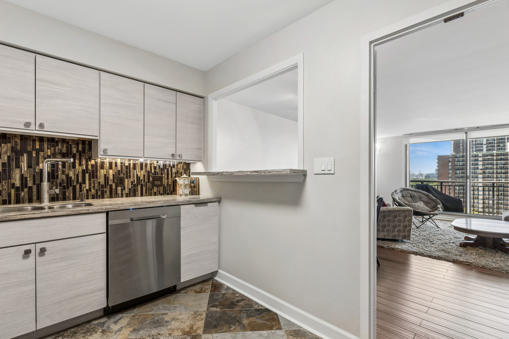 6007 North Sheridan Road, Unit 9E Chicago, IL 60660 - Photo 6 of 20