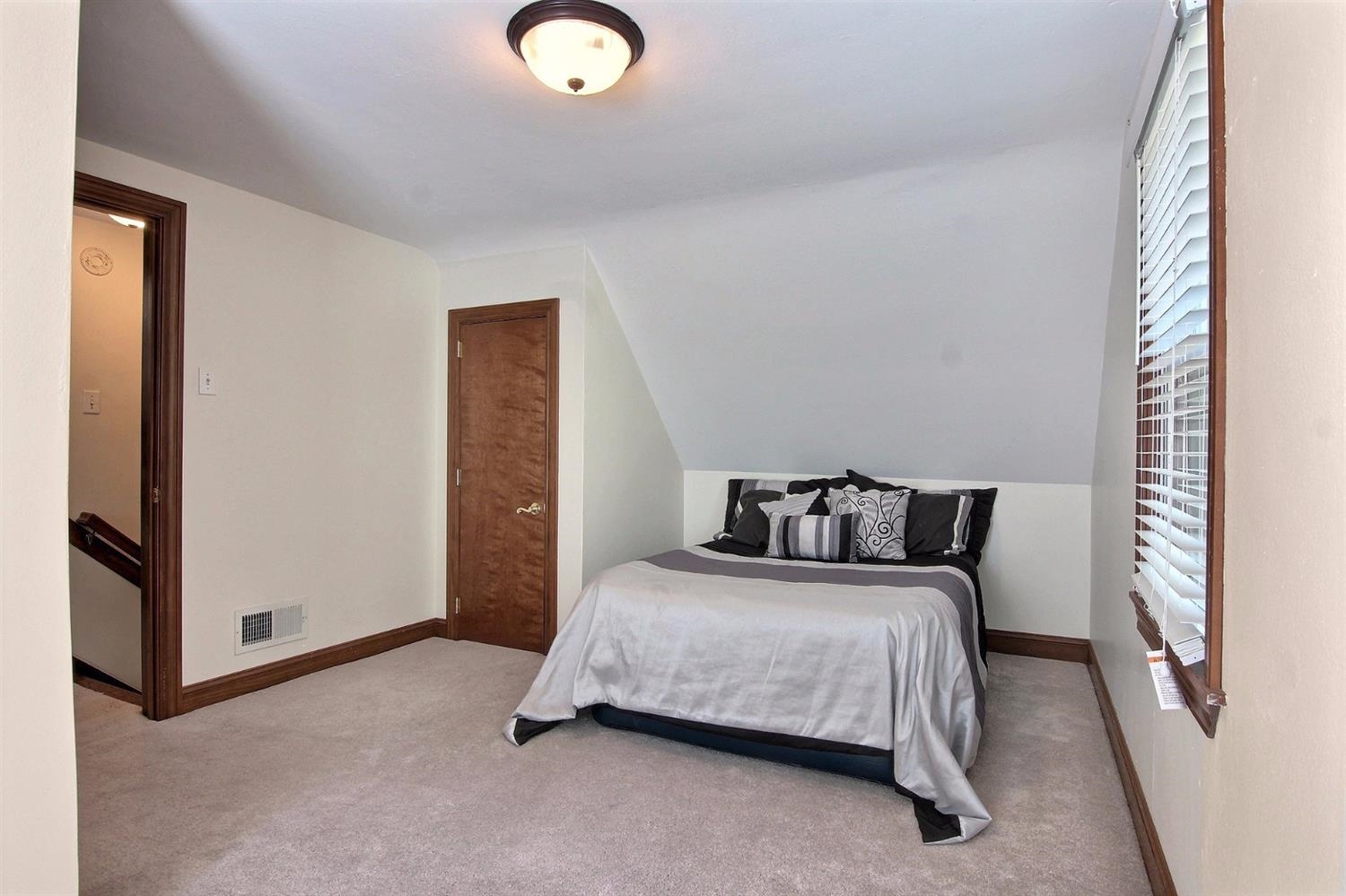 2341 Ranburn Drive Gary, IN 46408 - Photo 8 of 10 1500x999