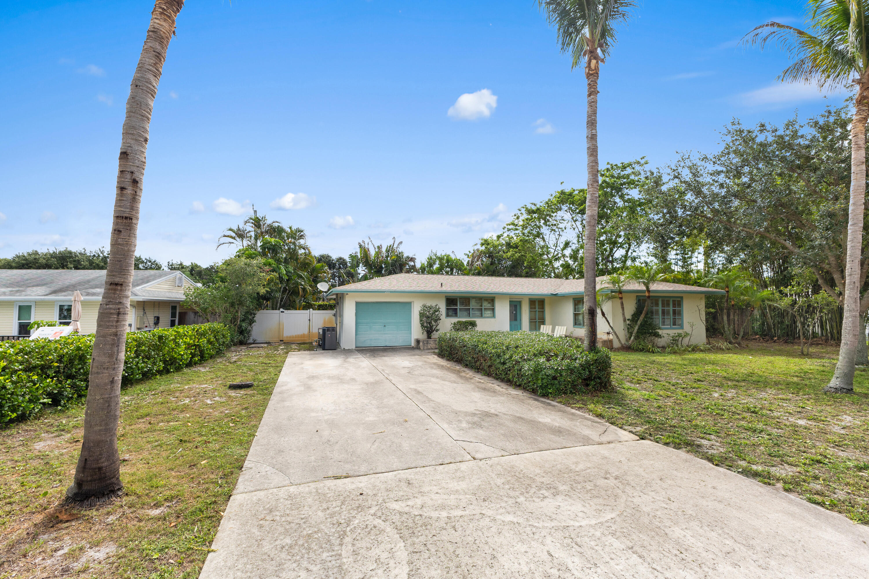 201 West Riverside Drive Jupiter, FL 33469 - Photo 7 of 17 Front