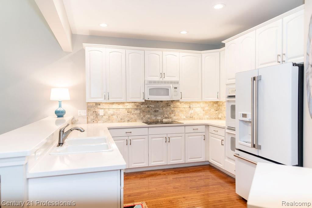 767 East Bluff Court Rochester Hills, MI 48306 - Photo 22 of 52