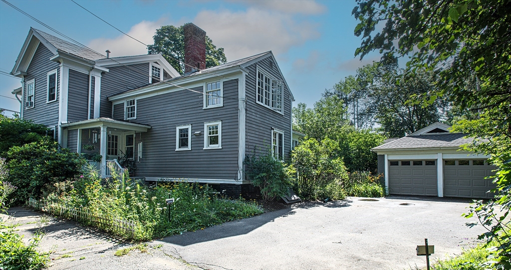 218 Elm Street Northampton, MA 01060 - Photo 2 of 42 a front view of a house with a garden