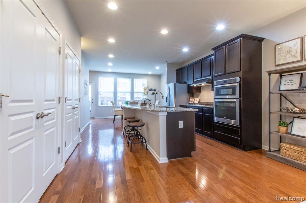 863 Barclay Circle Rochester Hills, MI 48307 - Photo 8 of 35