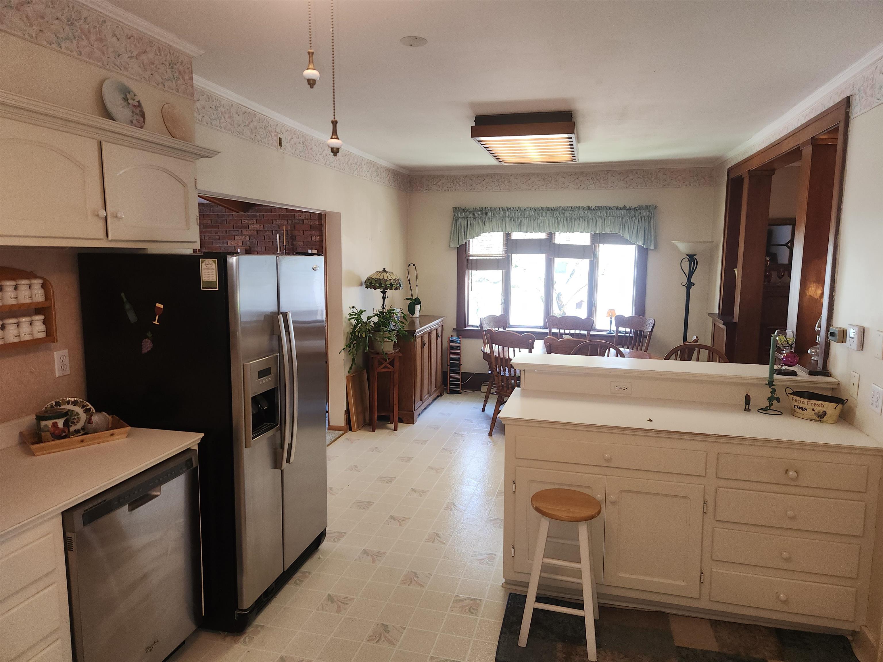 628 3rd Baraboo, WI 53913 - Photo 7 of 33