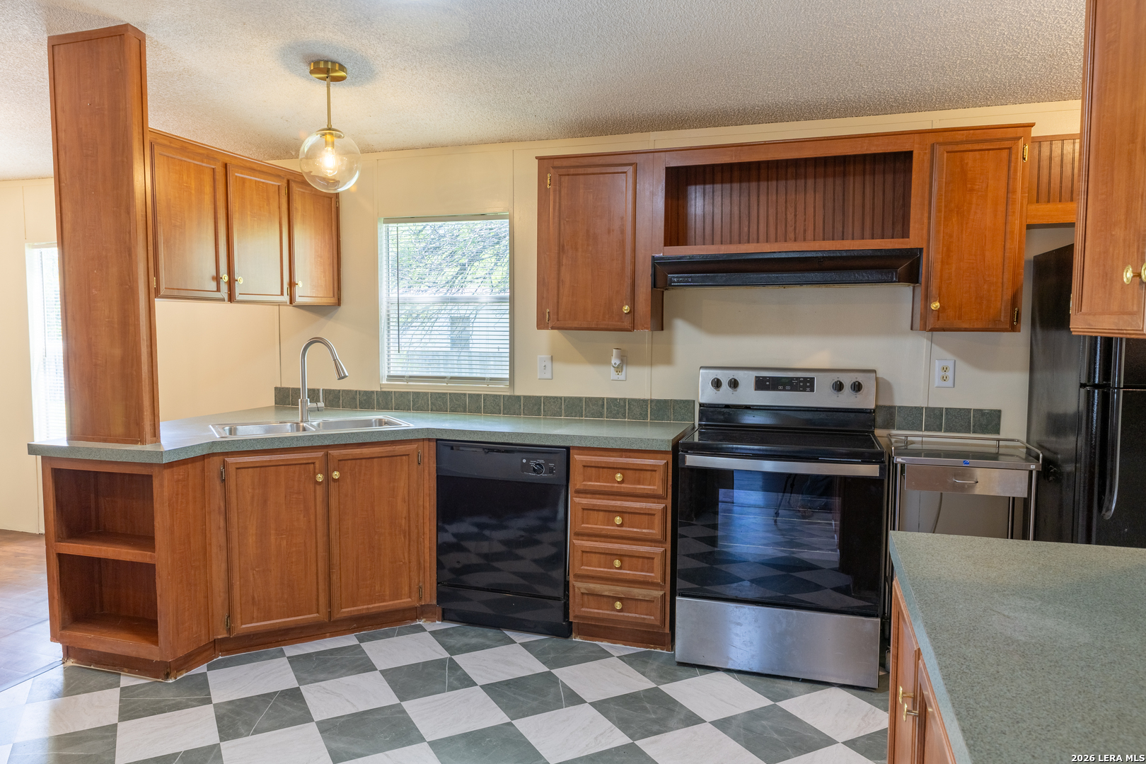 702 North 11th Street Junction, TX 76849 - Photo 7 of 18