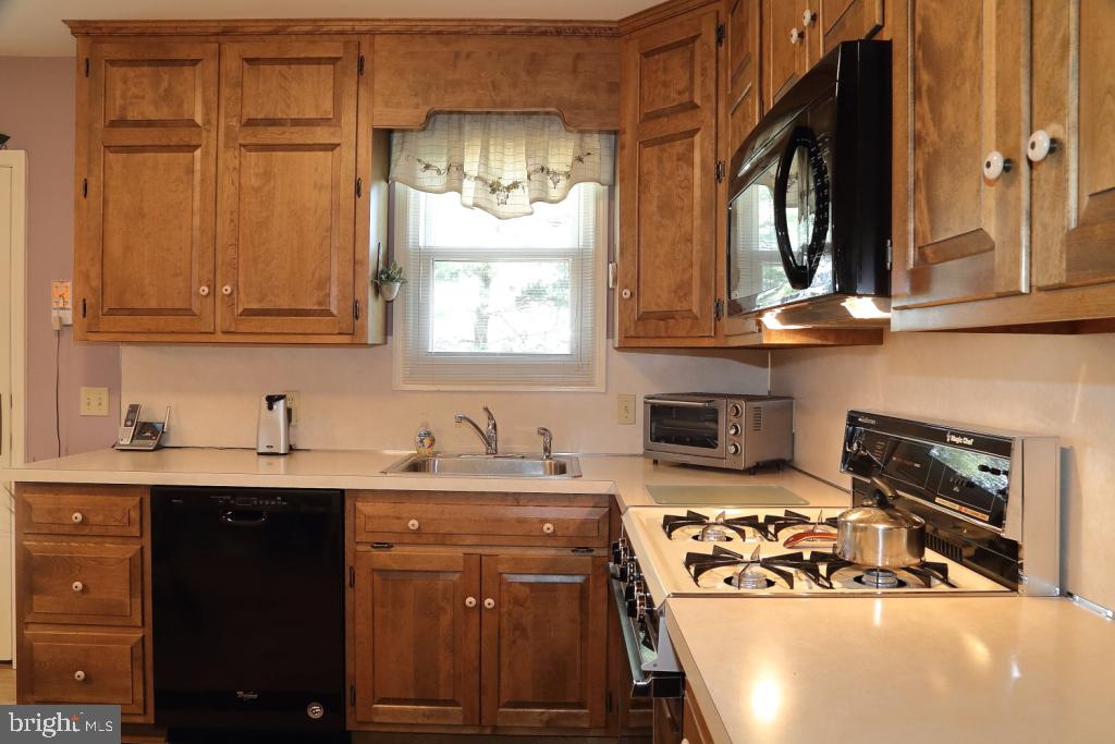 1771 Wilderness Road Lancaster, PA 17603 - Photo 4 of 17 Kitchen