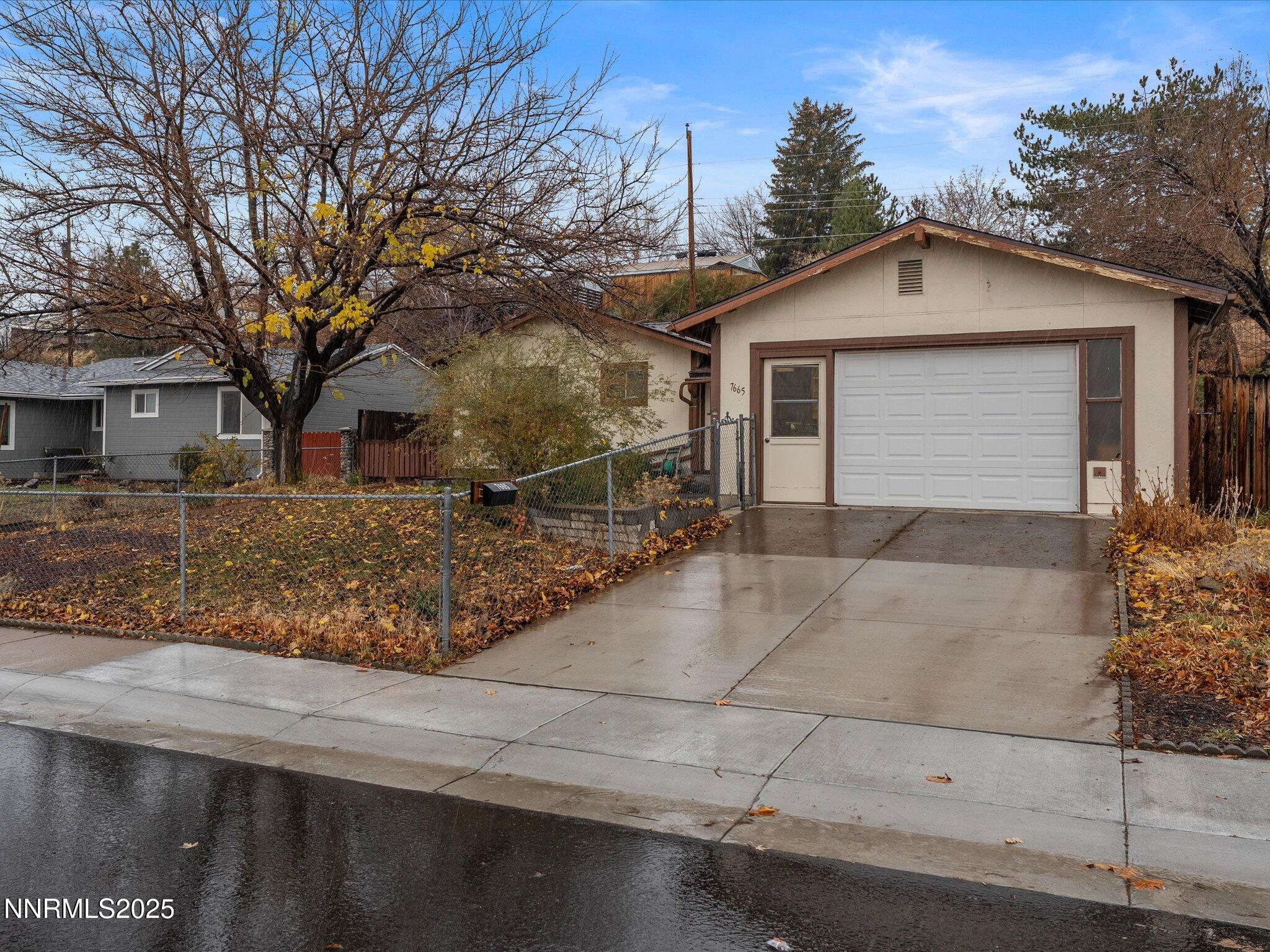 7665 Yorkshire Drive Reno, NV 89506 - Photo 3 of 34 01-7665 Yorkshire Dr-100