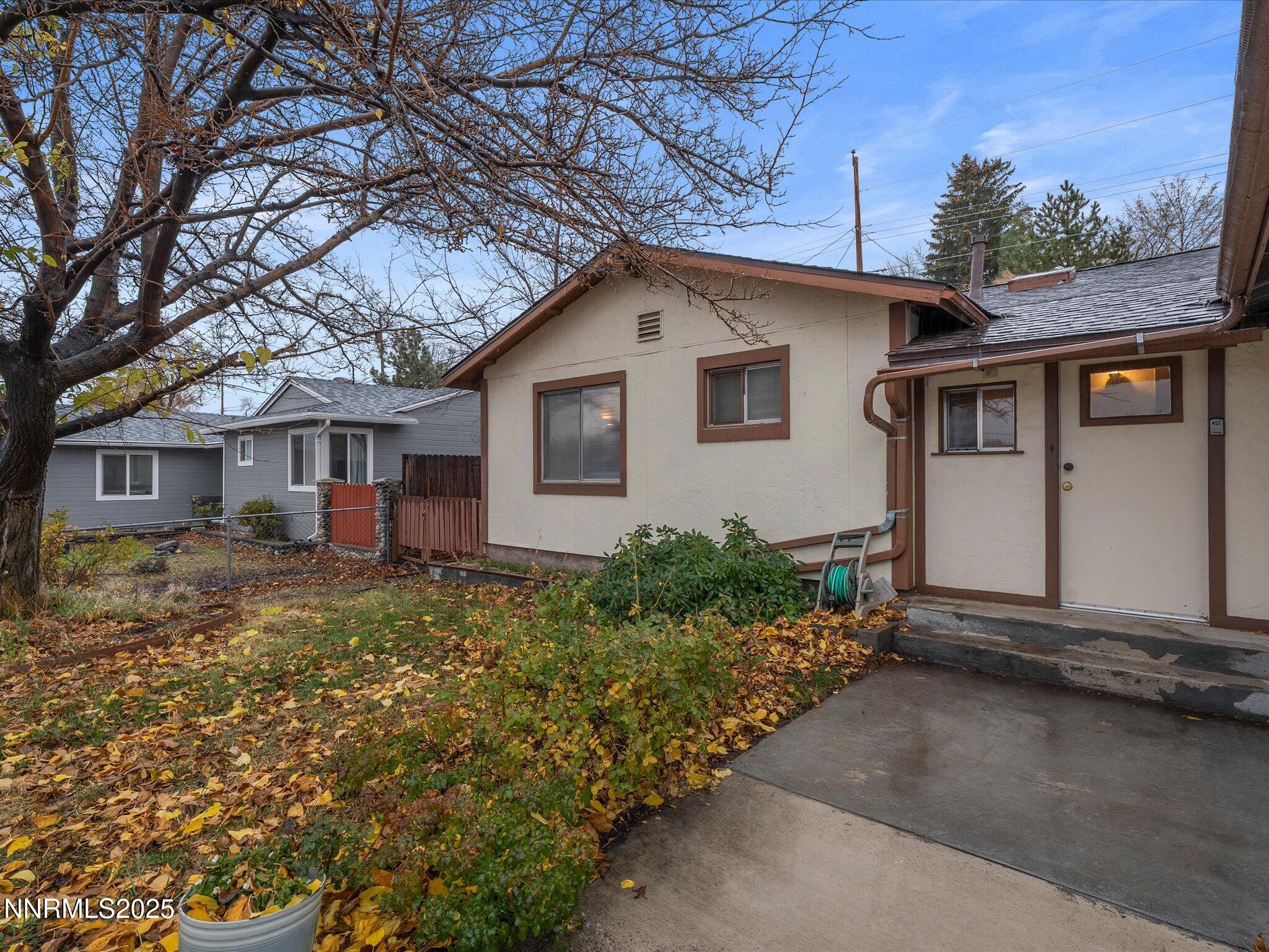 7665 Yorkshire Drive Reno, NV 89506 - Photo 4 of 34 04-7665 Yorkshire Dr-103