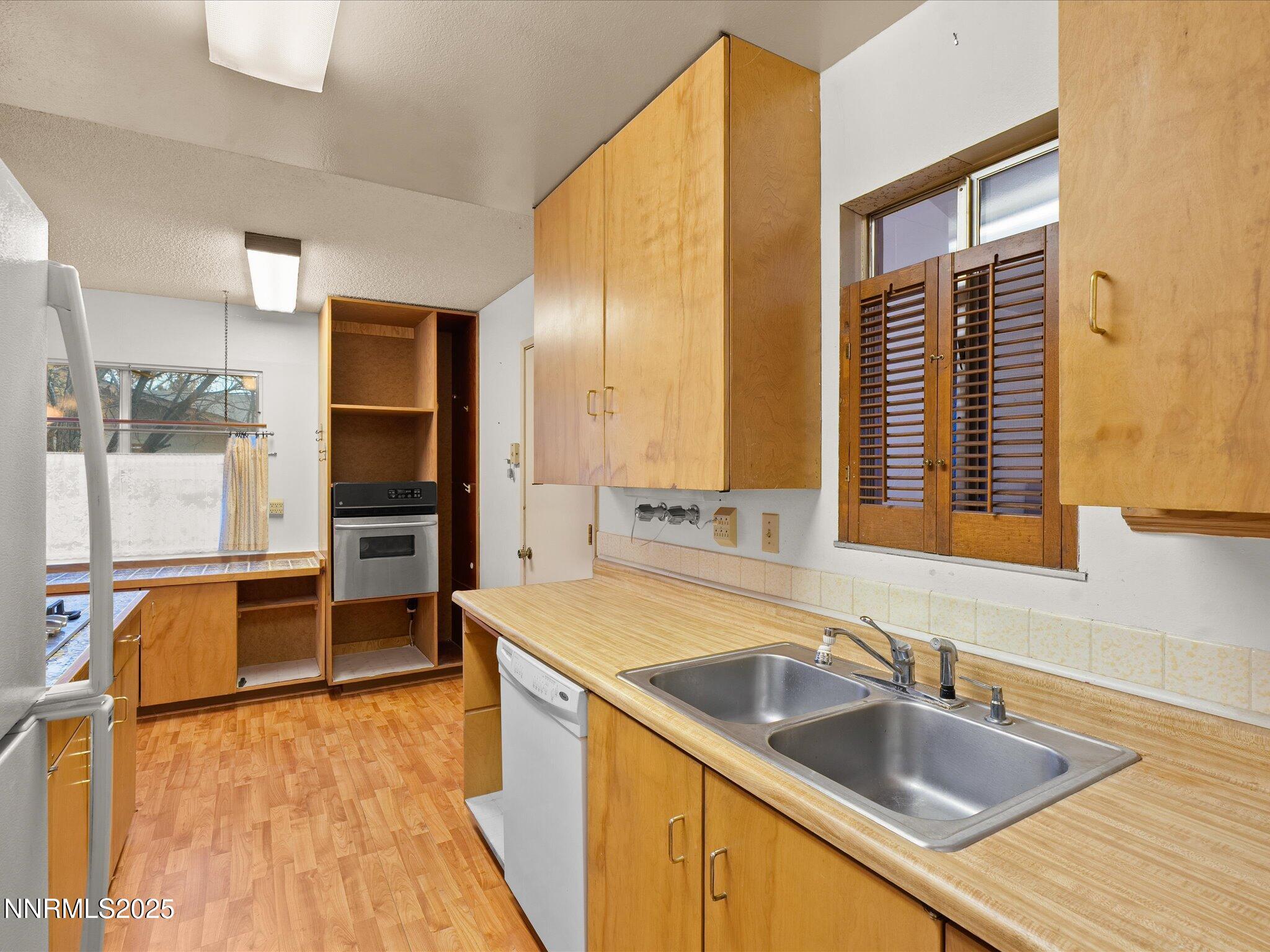7665 Yorkshire Drive Reno, NV 89506 - Photo 7 of 34 11-7665 Yorkshire Dr-110