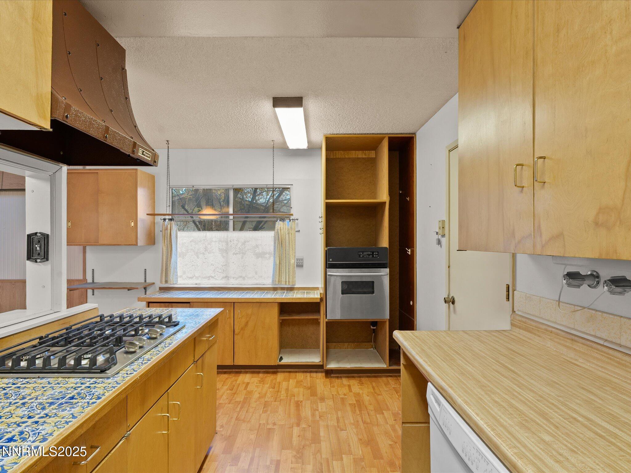 7665 Yorkshire Drive Reno, NV 89506 - Photo 8 of 34 12-7665 Yorkshire Dr-111