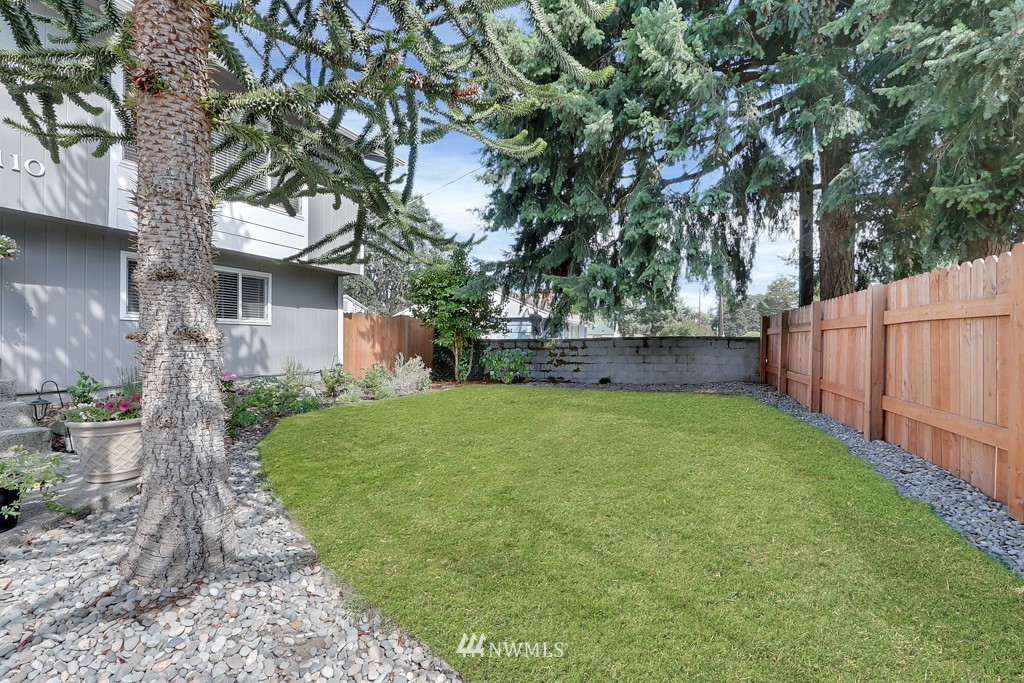 9110 Meadow Road Southwest Lakewood, WA 98499 - Photo 2 of 30