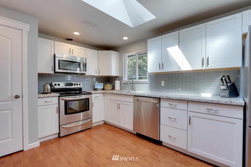 9110 Meadow Road Southwest Lakewood, WA 98499 - Photo 11 of 30