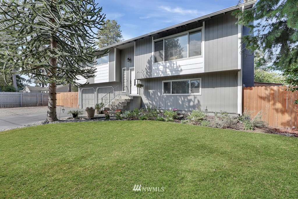 9110 Meadow Road Southwest Lakewood, WA 98499 - Photo 3 of 30