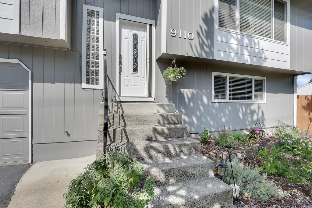 9110 Meadow Road Southwest Lakewood, WA 98499 - Photo 4 of 30
