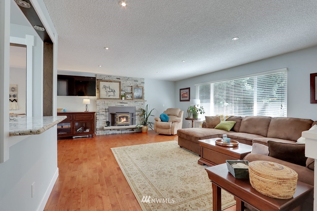 9110 Meadow Road Southwest Lakewood, WA 98499 - Photo 6 of 30