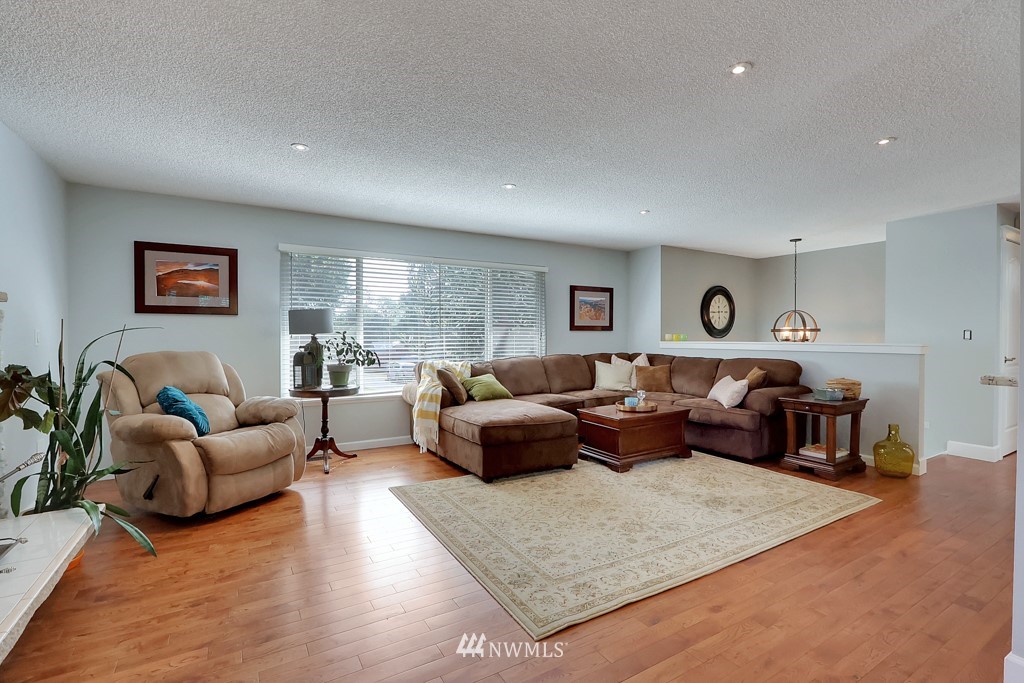 9110 Meadow Road Southwest Lakewood, WA 98499 - Photo 8 of 30