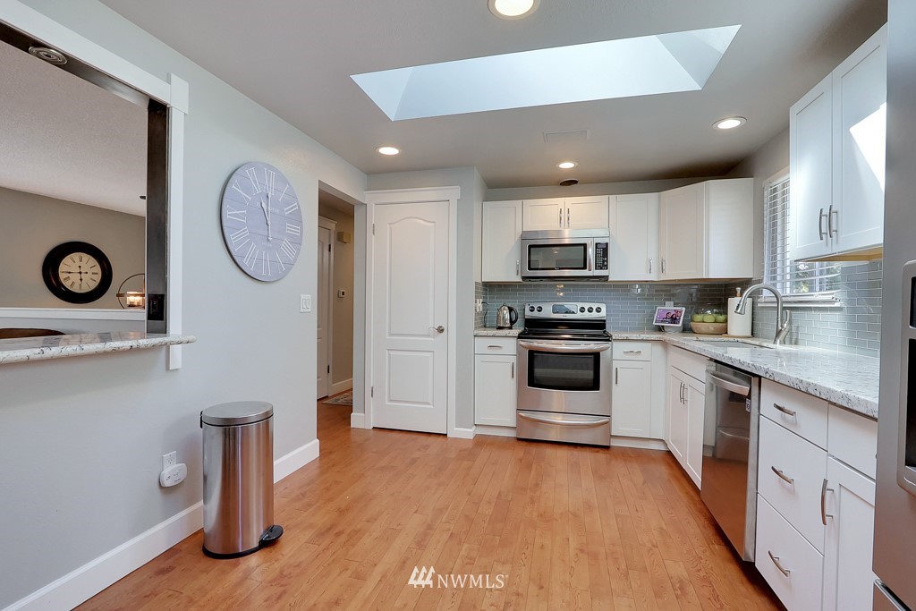 9110 Meadow Road Southwest Lakewood, WA 98499 - Photo 10 of 30