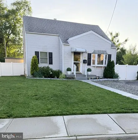 $449,999 | 8 Runyon Drive, Hamilton, NJ 08610