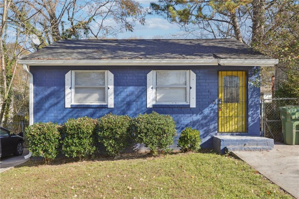 324 Brooks Avenue Southwest, Unit B Atlanta, GA 30310 - Photo 1 of 25 a front view of a house with garden