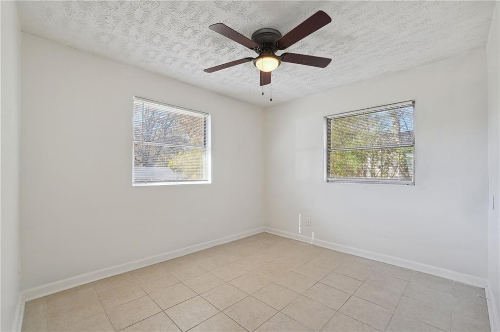 324 Brooks Avenue Southwest, Unit B Atlanta, GA 30310 - Photo 12 of 25 an empty room with a window