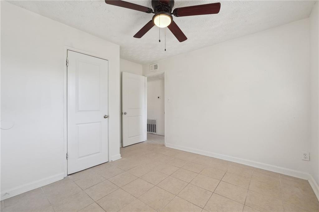 324 Brooks Avenue Southwest, Unit B Atlanta, GA 30310 - Photo 14 of 25 an empty room with chandelier fan
