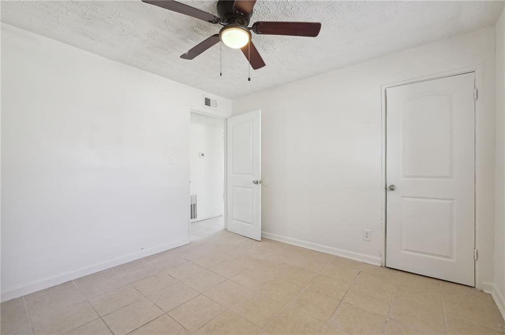 324 Brooks Avenue Southwest, Unit B Atlanta, GA 30310 - Photo 18 of 25 an empty room with chandelier fan