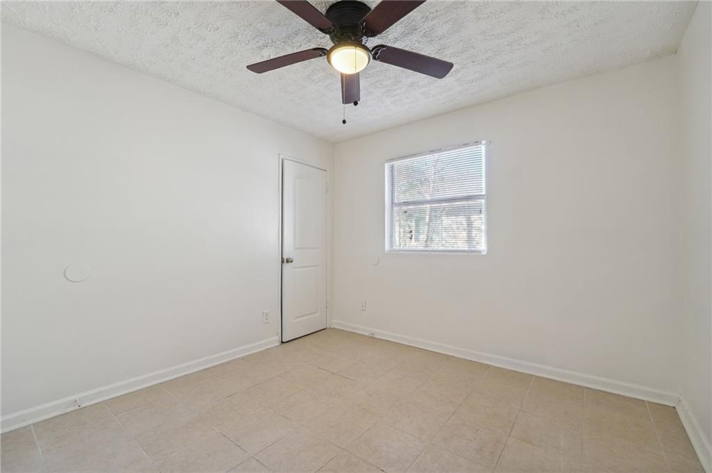 324 Brooks Avenue Southwest, Unit B Atlanta, GA 30310 - Photo 19 of 25 an empty room with ceiling fan and window
