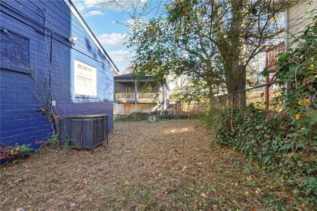 324 Brooks Avenue Southwest, Unit B Atlanta, GA 30310 - Photo 23 of 25 a view of a backyard of the house