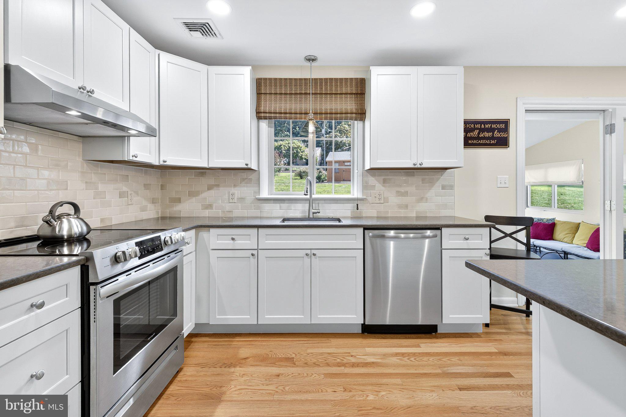 3178 Bowman Road Lancaster, PA 17601 - Photo 4 of 25 New Quartz Kitchen