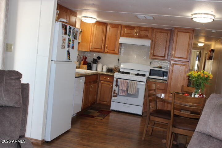 303 South Recker Road, Unit 223 Mesa, AZ 85206 - Photo 6 of 31 a kitchen with cabinets and appliances