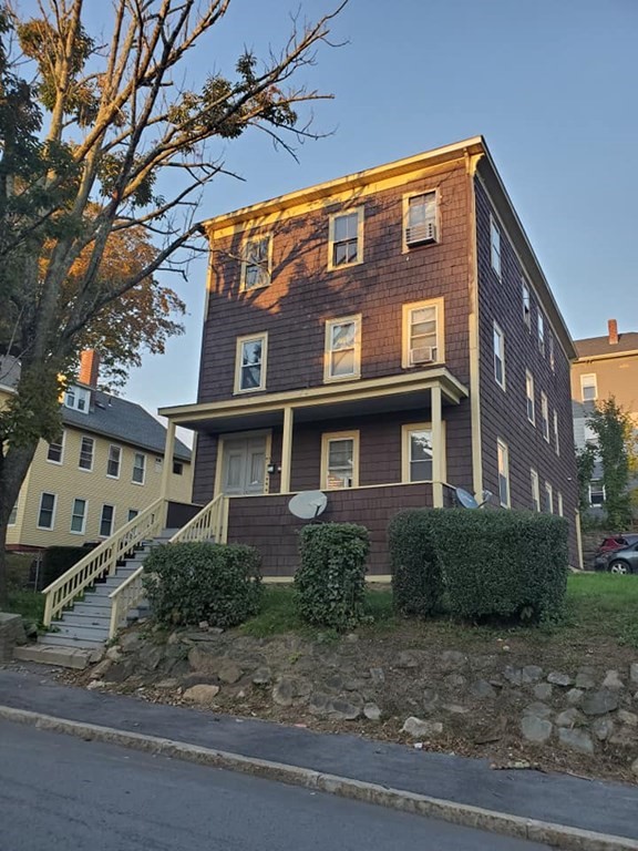 211 Vernon Street Worcester, MA 01607 - Photo 1 of 31 Gallery Image 1