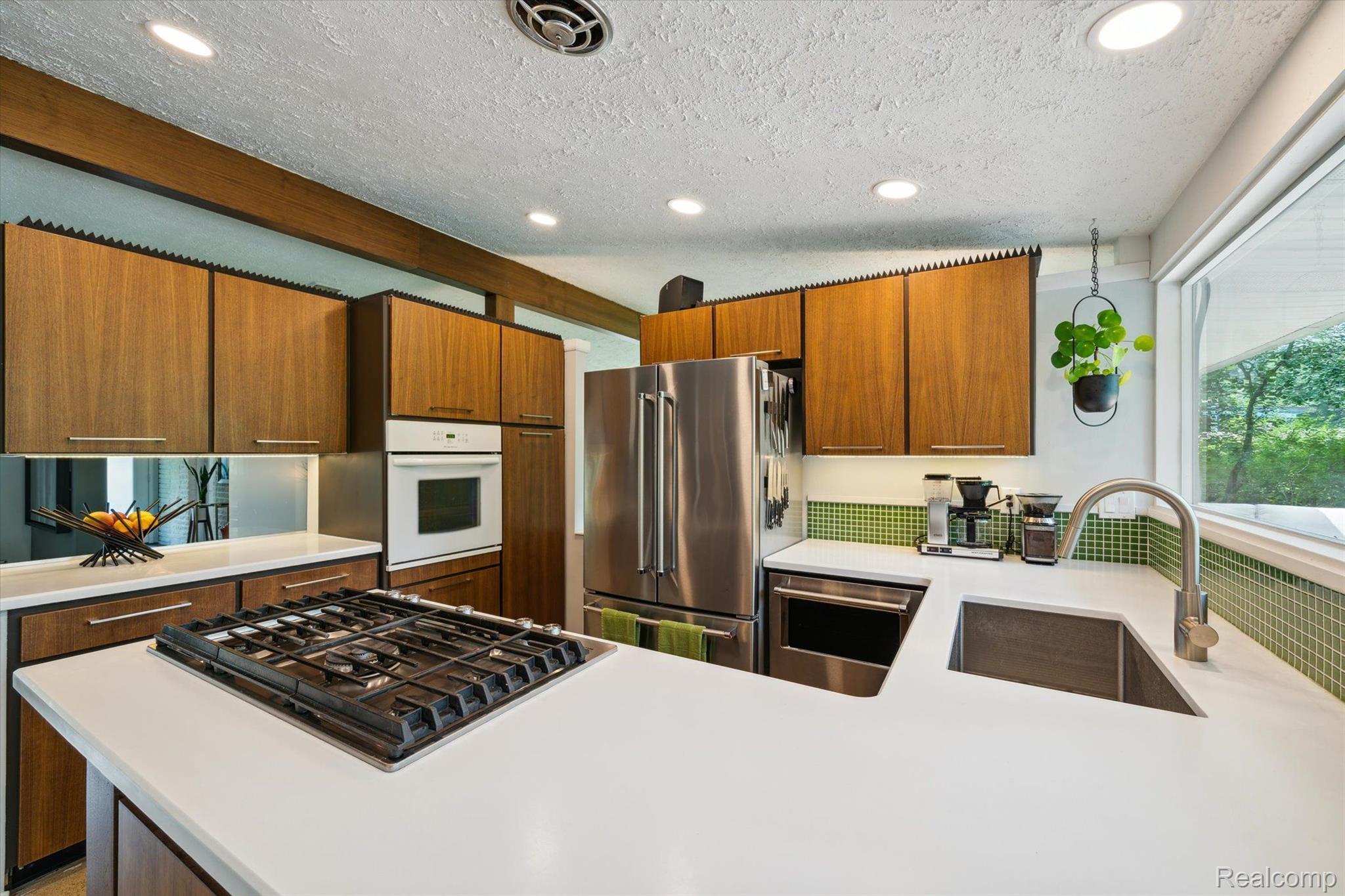 29498 Sugar Spring Road Farmington, MI 48334 - Photo 19 of 48 Gallery Image 19