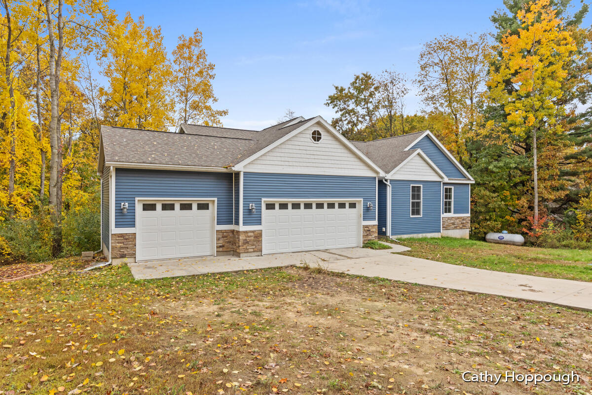 8901 Ranney Road Greenville, MI 48838 - Photo 3 of 36 IMG_1002