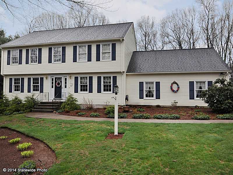 11 Stagecoach Road Cumberland, RI 02864 - Photo 1 of 25 Exterior Front.