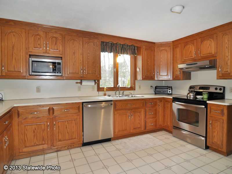 11 Stagecoach Road Cumberland, RI 02864 - Photo 7 of 25 Kitchen.