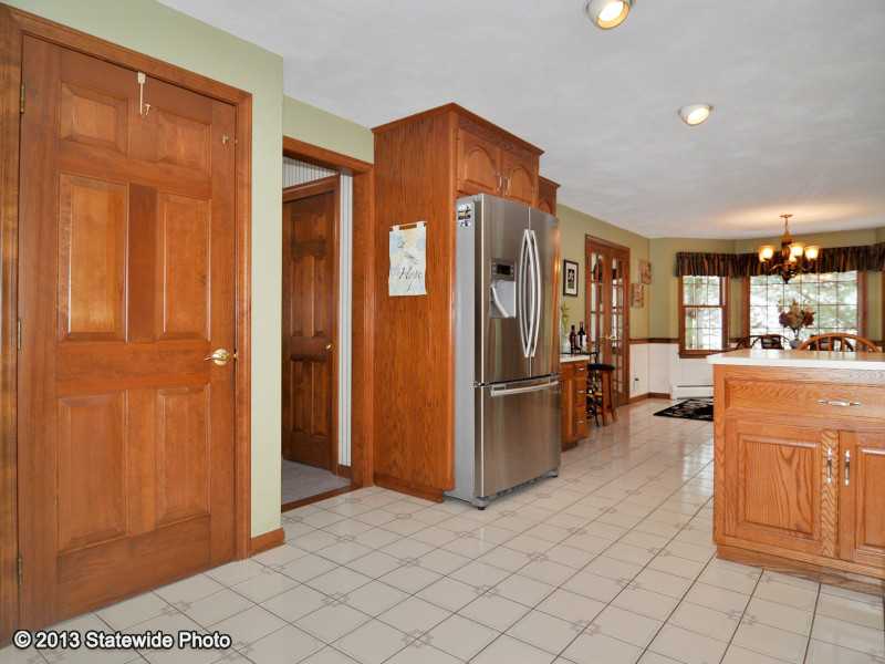 11 Stagecoach Road Cumberland, RI 02864 - Photo 8 of 25 Kitchen.