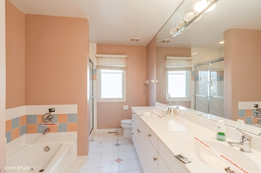 2021 Wright Boulevard Buffalo Grove, IL 60089 - Photo 20 of 29 a spacious bathroom with a tub sink and mirror