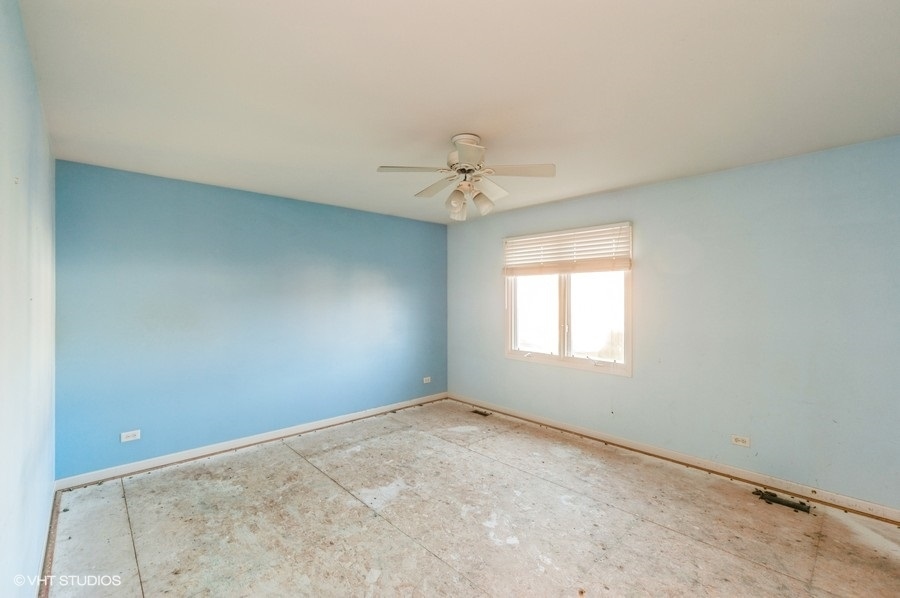 2021 Wright Boulevard Buffalo Grove, IL 60089 - Photo 21 of 29 an empty room with a window and a ceiling fan