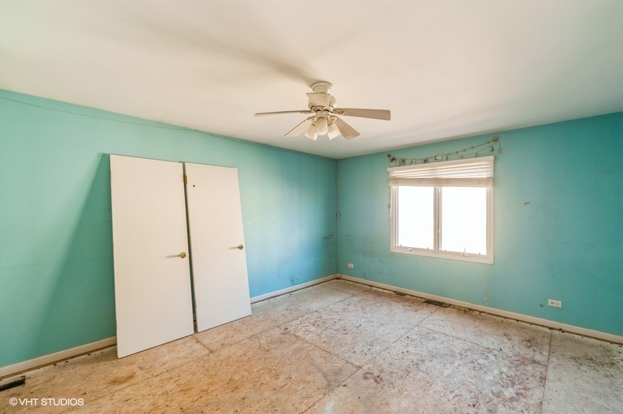 2021 Wright Boulevard Buffalo Grove, IL 60089 - Photo 22 of 29 an empty room with a window and a fan