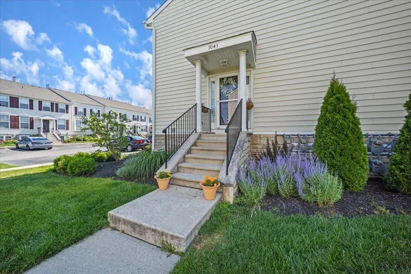 $204,900 | 7043 Monarchos Drive, Unit 13, New Albany, OH 43054