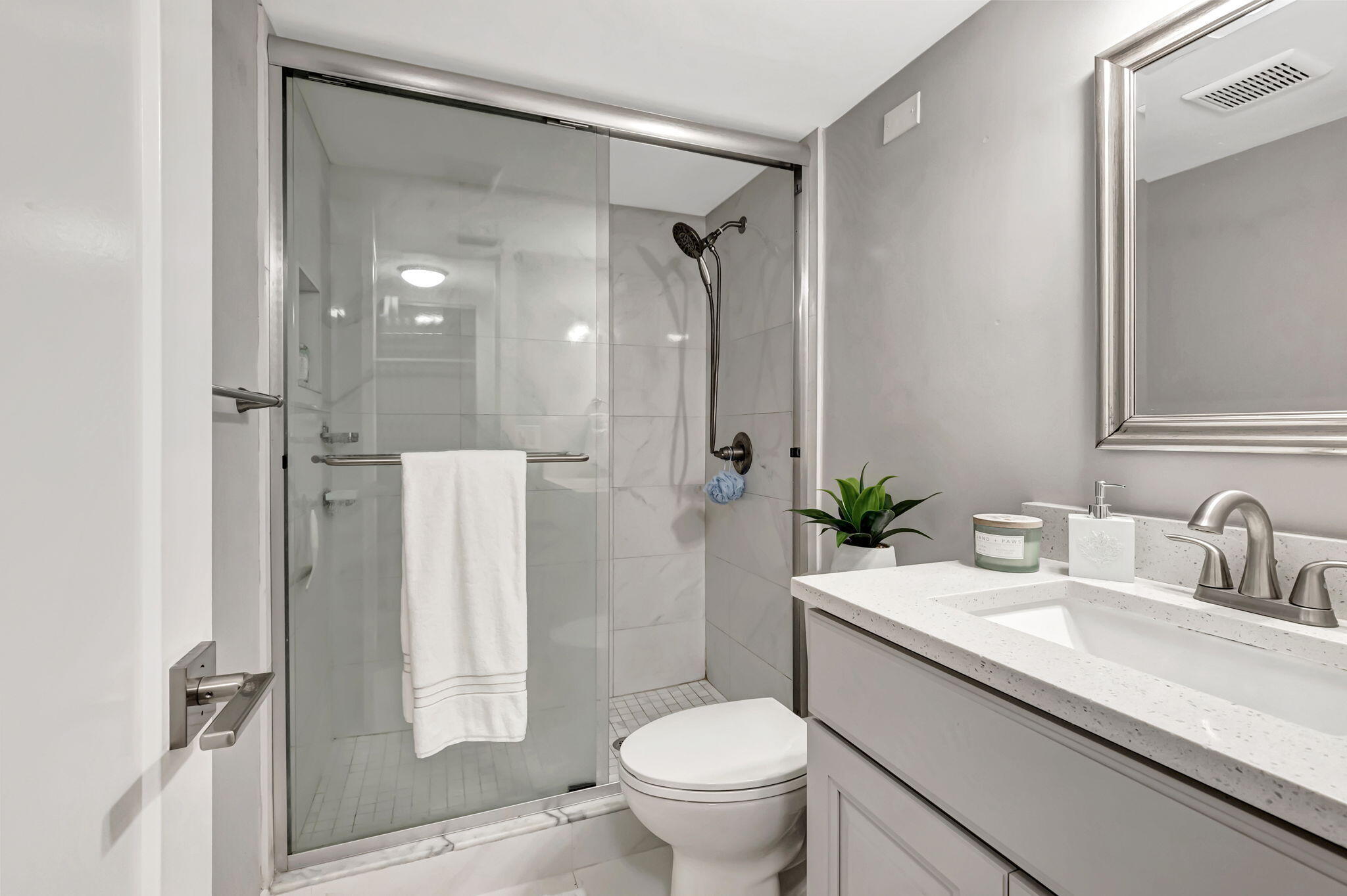 2890 Southwest 22nd Circle, Unit 241D Delray Beach, FL 33445 - Photo 20 of 34 Primary Bathroom