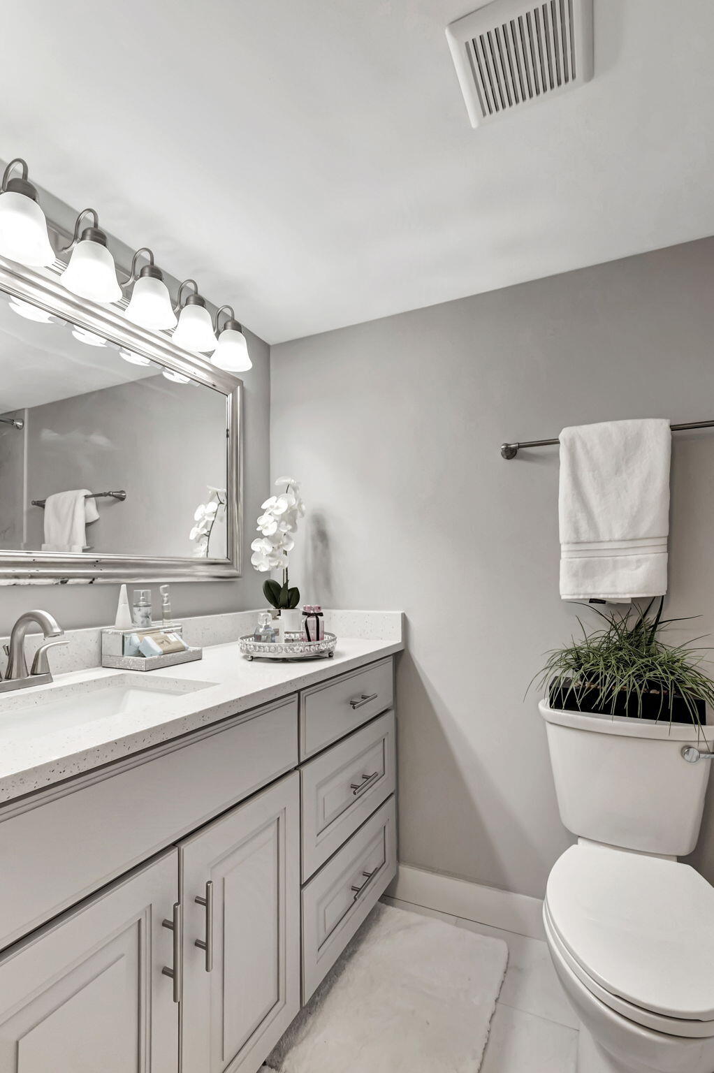 2890 Southwest 22nd Circle, Unit 241D Delray Beach, FL 33445 - Photo 24 of 34 Second Bathroom