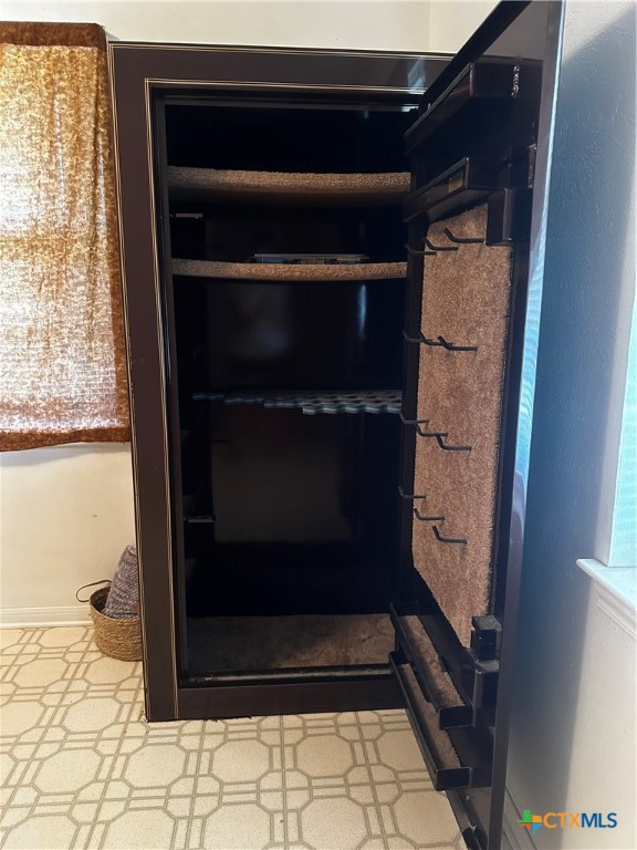 23168 Wolfridge Road Killeen, TX 76549 - Photo 23 of 42 a view of walk in closet