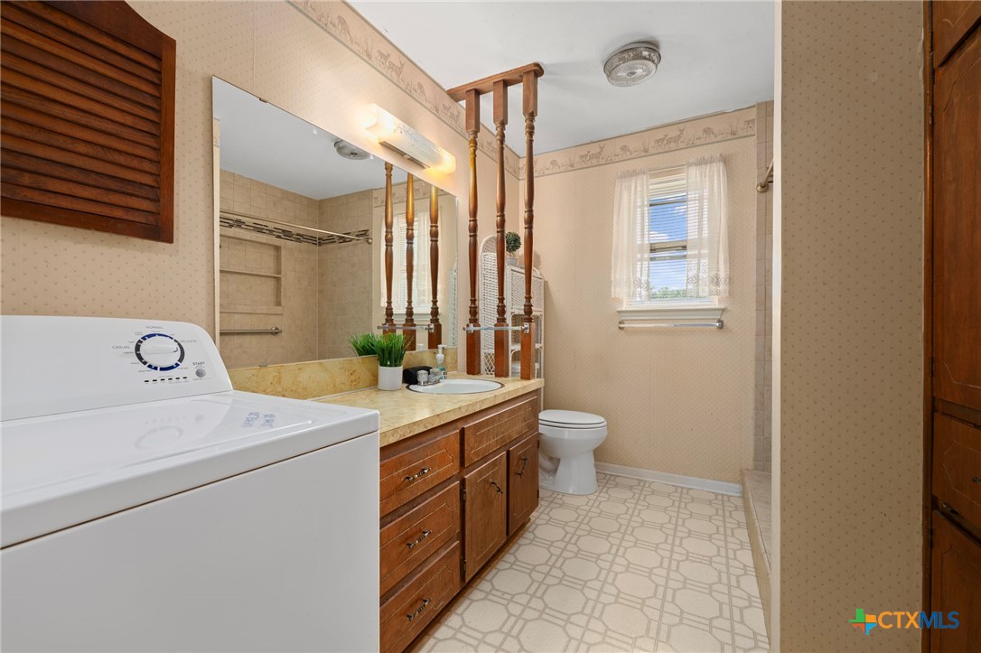 23168 Wolfridge Road Killeen, TX 76549 - Photo 24 of 42 a bathroom with a toilet sink and mirror